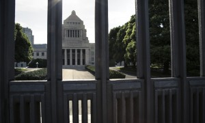 政治の動きが、助成金に影響する