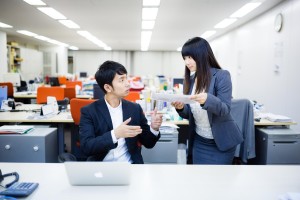 雇用保険に加入「させる」義務は会社にあります。